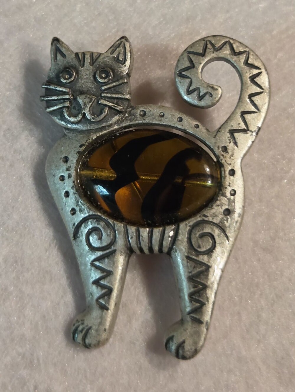 Charming Silver-tone Amber Glass Cat Brooch / Pin